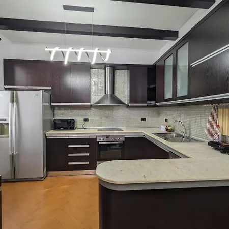 Classic Villa-spacious Center Free Parking Villa