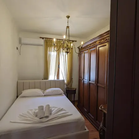 Villa Classic Villa-spacious Center Free Parking