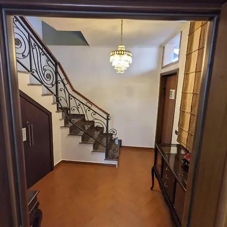 Classic Villa-spacious Center Free Parking