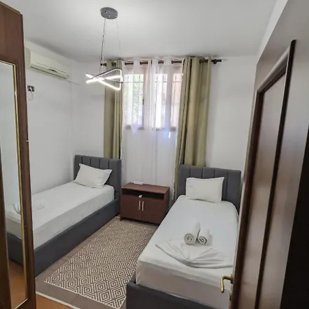 Villa Classic Villa-spacious Center Free Parking