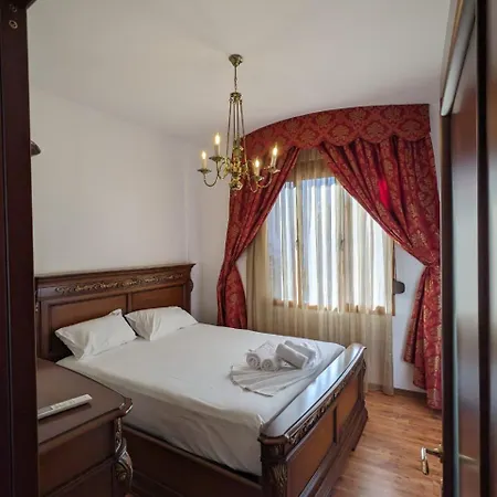 Villa Classic Villa-spacious Center Free Parking Tirana