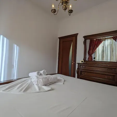 Classic Villa-spacious Center Free Parking Villa *